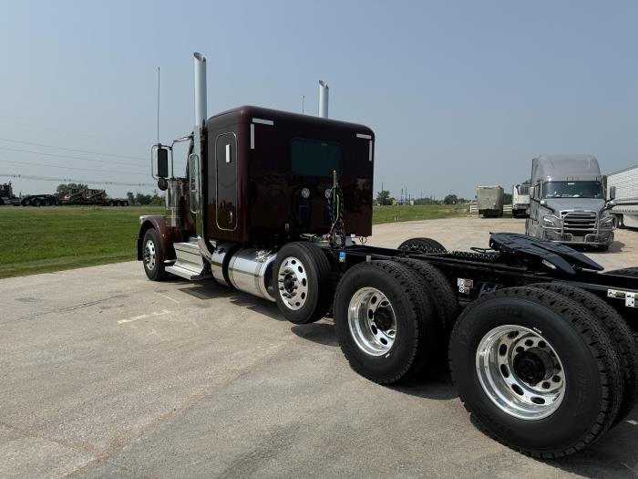 2025 Peterbilt 589-3