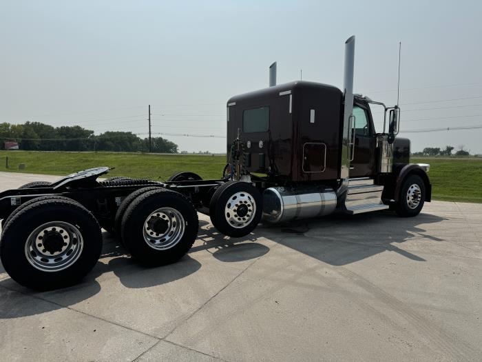 2025 Peterbilt 589-7