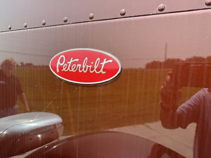 2025 Peterbilt 589-8