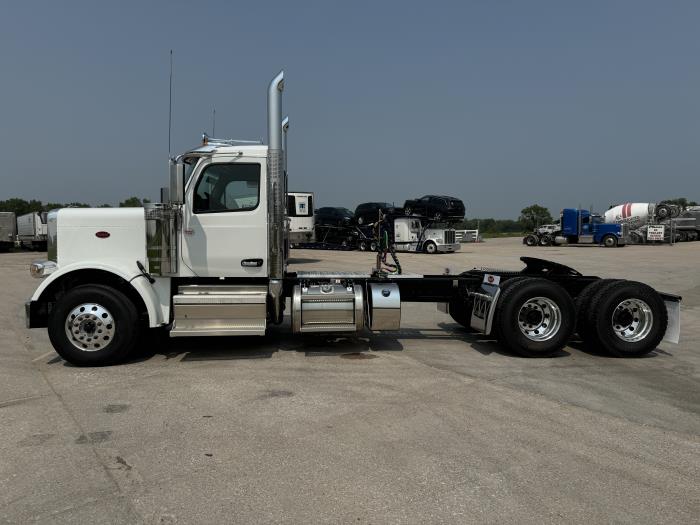 2025 Peterbilt 589-3