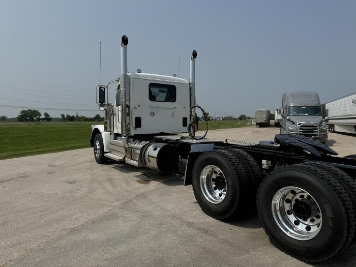 2025 Peterbilt 589-4