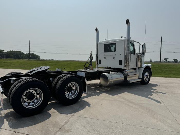 2025 Peterbilt 589-8