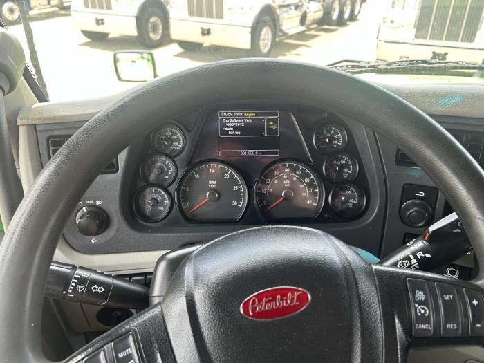 2019 Peterbilt 579-33