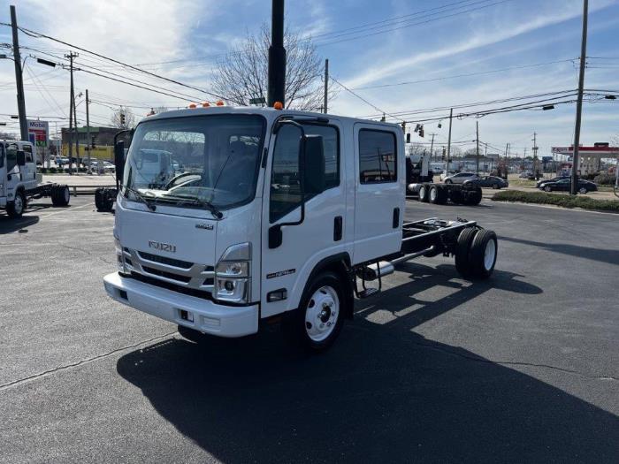 2024 Isuzu NPR-HD-1