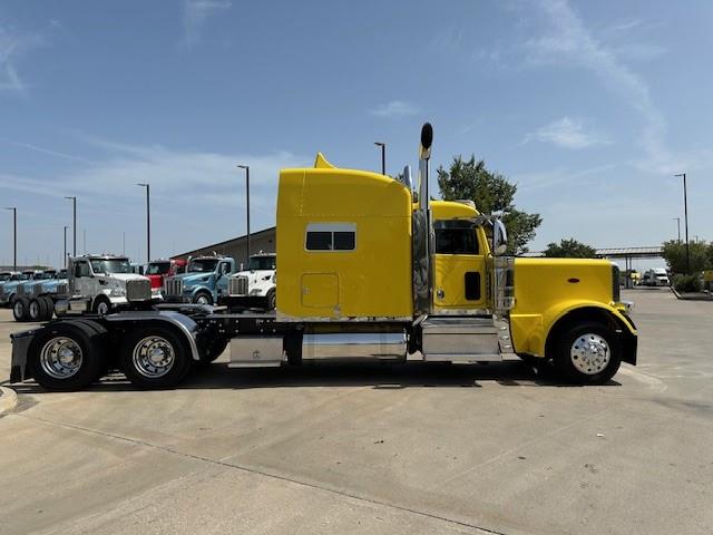 2023 Peterbilt 389-3