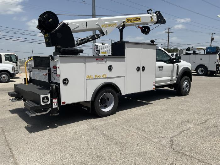 2023 Ford F-600-7