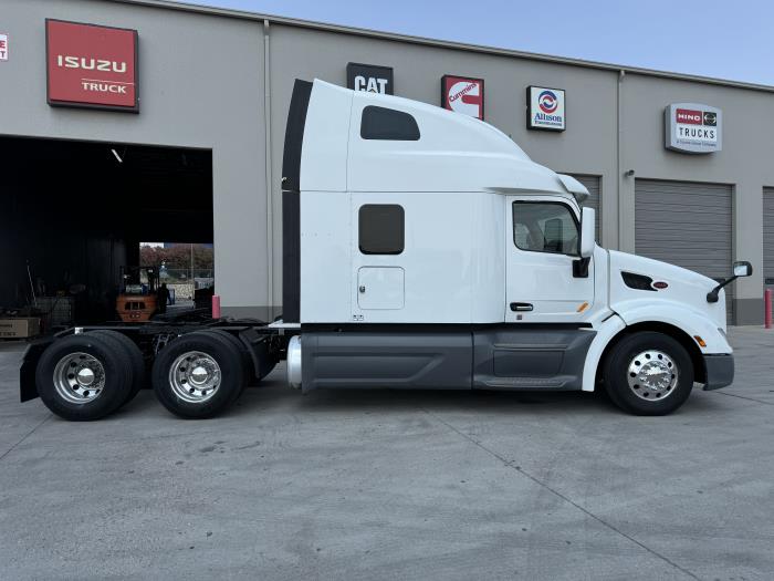 2021 Peterbilt 579-4