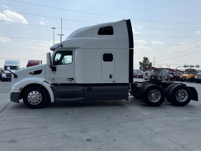 2021 Peterbilt 579-8