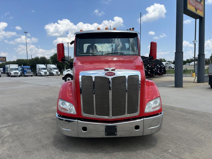 2019 Peterbilt 579-8