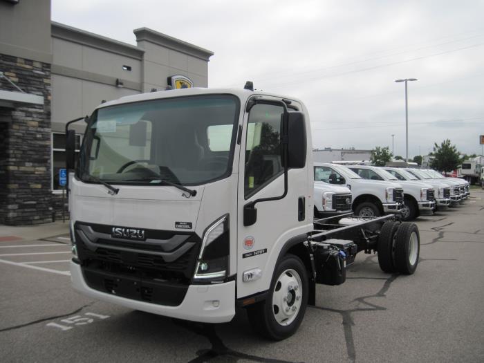 2025 Isuzu NRR-3