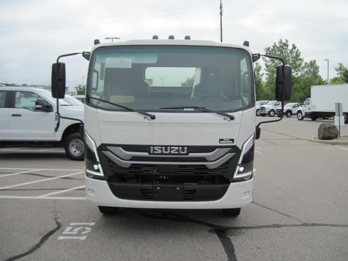 2025 Isuzu NRR-16