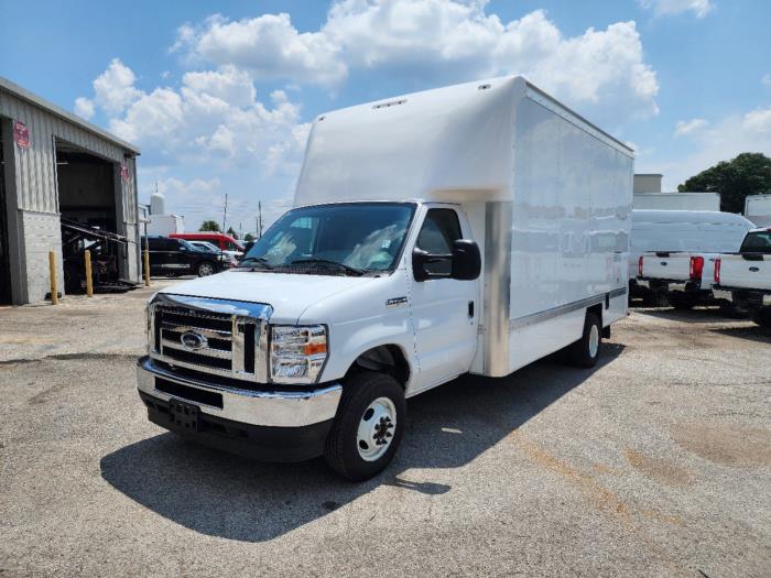 2025 Ford E-450-1