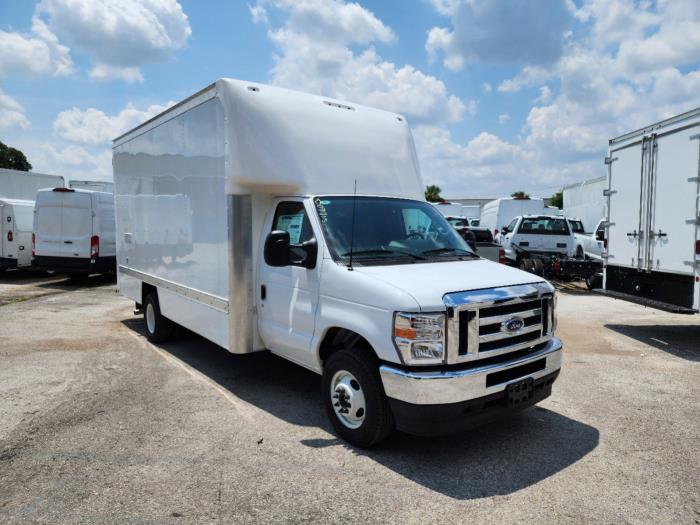 2025 Ford E-450-6