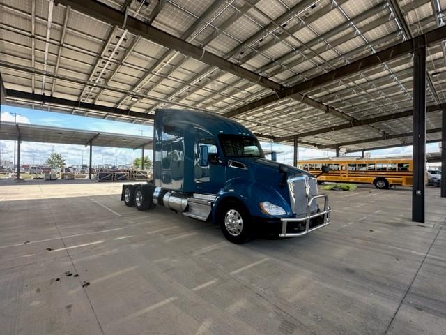 2022 Kenworth T680-7