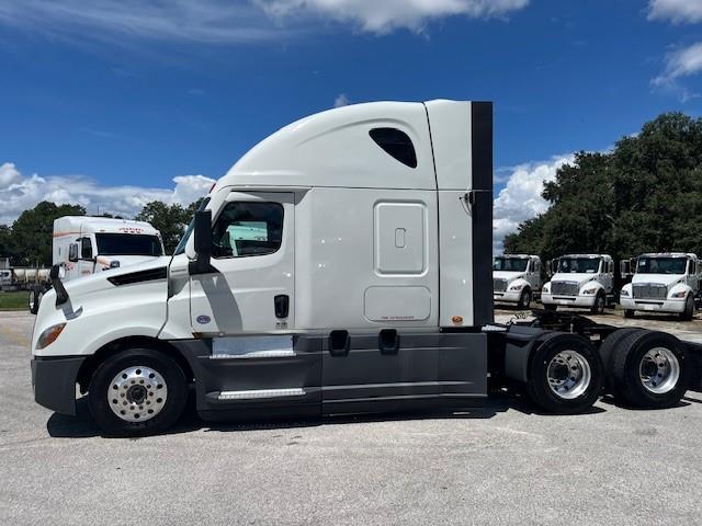 2020 Freightliner Cascadia-2