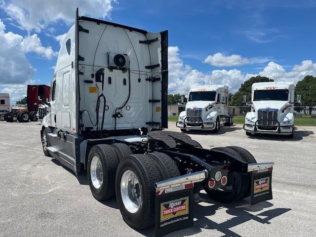 2020 Freightliner Cascadia-3