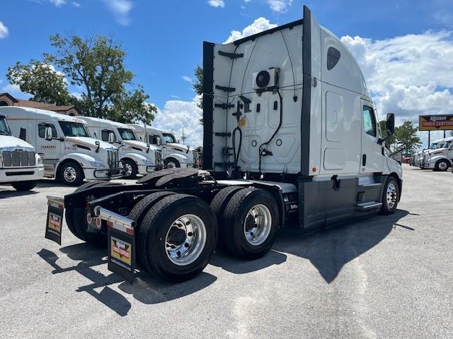 2020 Freightliner Cascadia-6