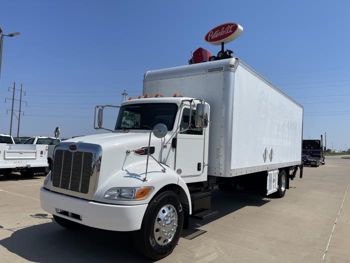 2017 Peterbilt 330-1