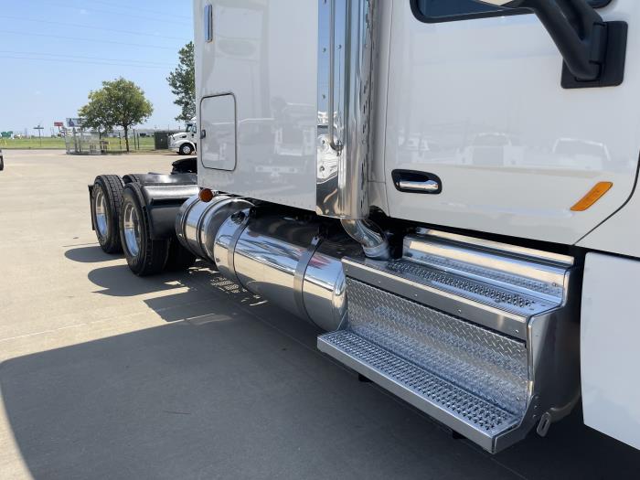 2020 Peterbilt 567-4