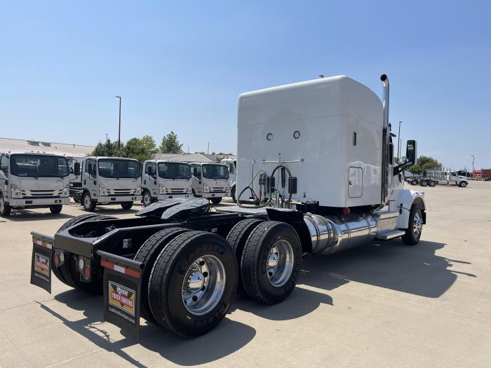 2020 Peterbilt 567-8