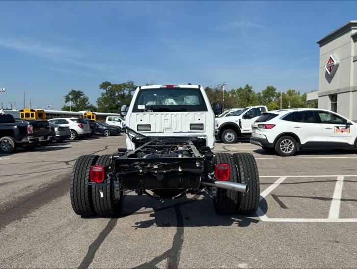 2024 Ford F-600-8