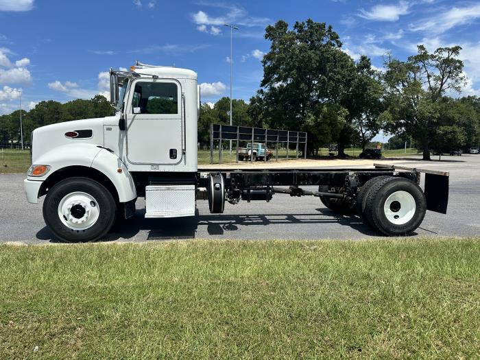 2018 Peterbilt 337-4