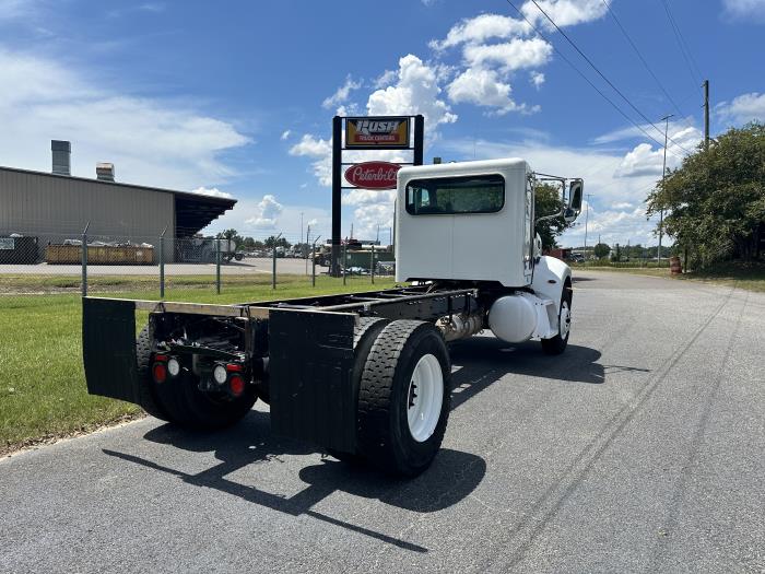 2018 Peterbilt 337-8