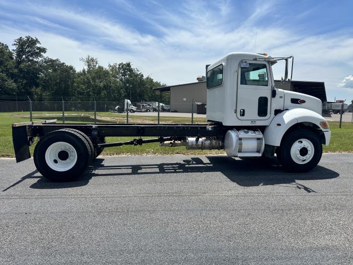 2018 Peterbilt 337-5