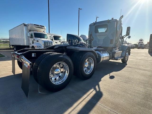 2021 Peterbilt 567-8