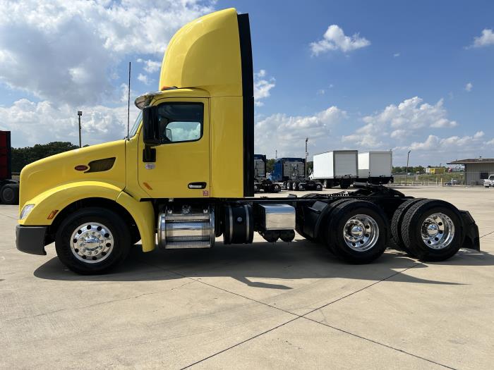 2021 Peterbilt 579-8