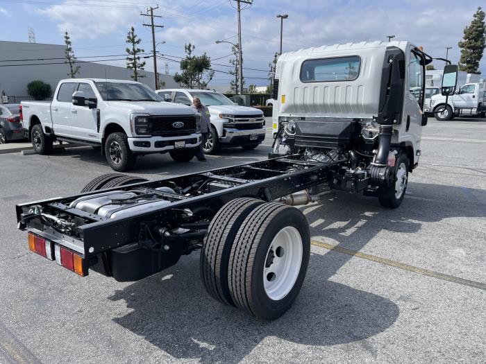 2025 Isuzu NQR-4