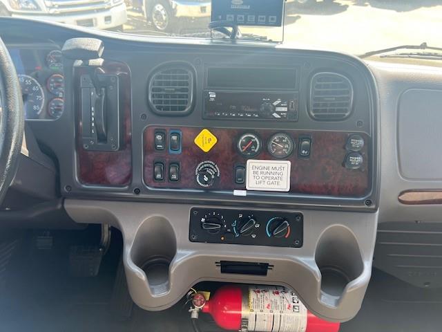 2018 Freightliner Business Class M2 106-8