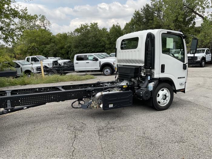 2025 Isuzu NRR-4