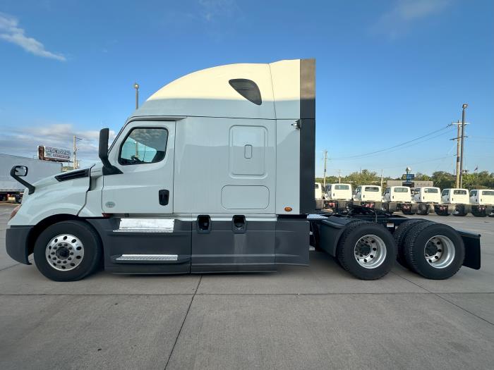 2020 Freightliner Cascadia-4