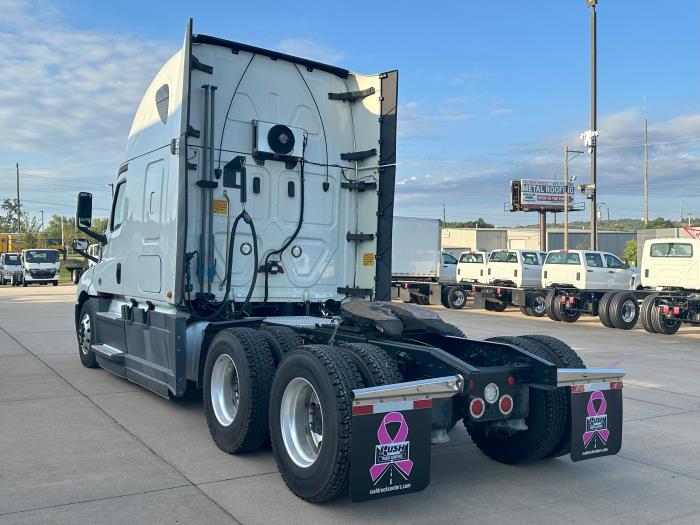 2020 Freightliner Cascadia-5