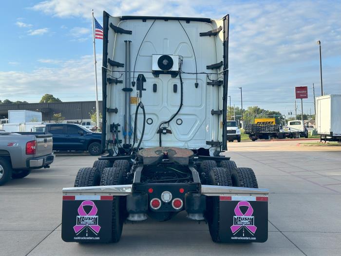 2020 Freightliner Cascadia-6