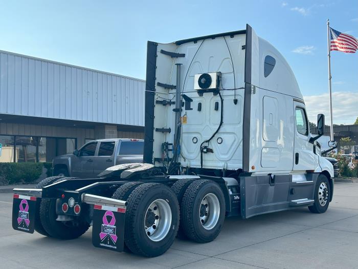 2020 Freightliner Cascadia-7