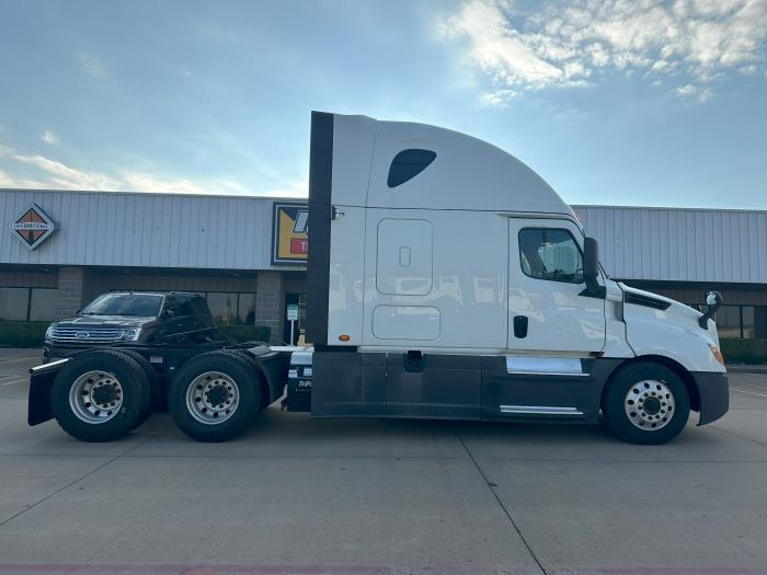 2020 Freightliner Cascadia-8