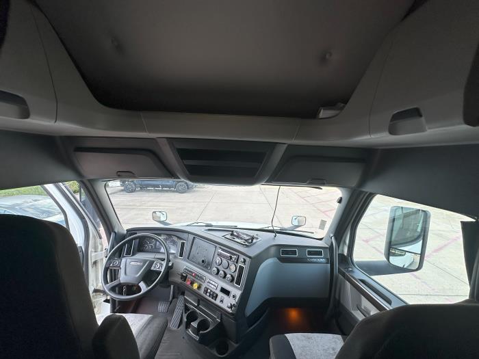 2020 Freightliner Cascadia-17