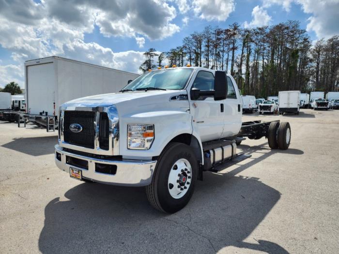 2025 Ford F-750-1