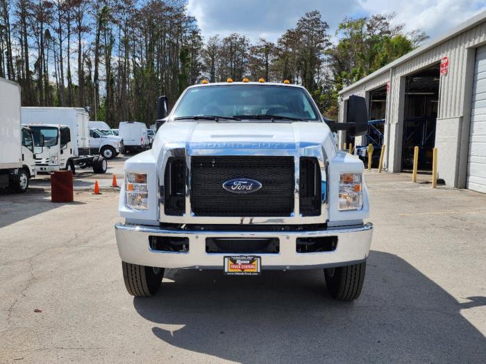 2025 Ford F-750-2