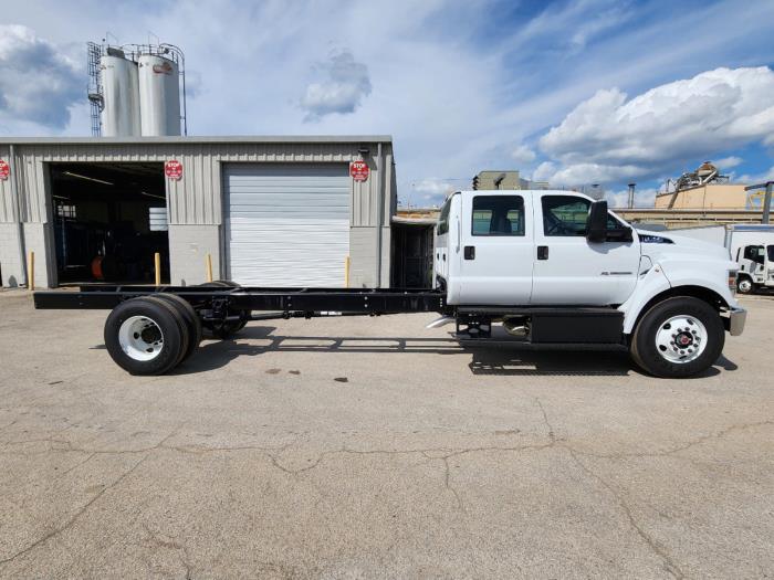 2025 Ford F-750-4