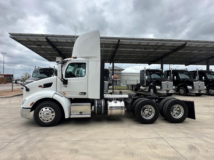 2017 Peterbilt 579-2