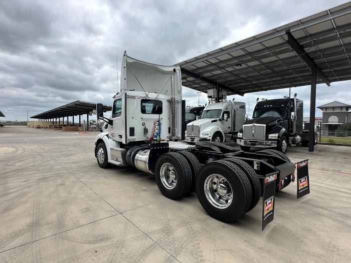 2017 Peterbilt 579-3