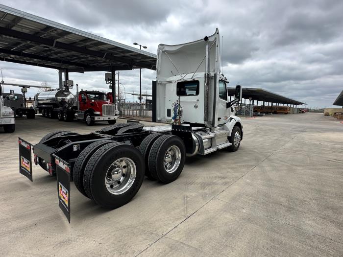 2017 Peterbilt 579-5