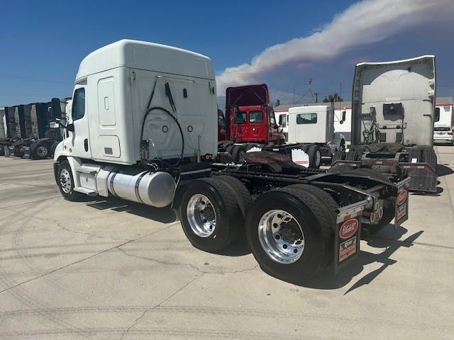 2020 Freightliner Cascadia-9