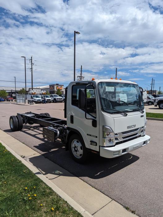 2024 Isuzu NRR-8