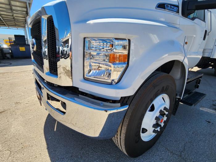 2024 Ford F-750-8