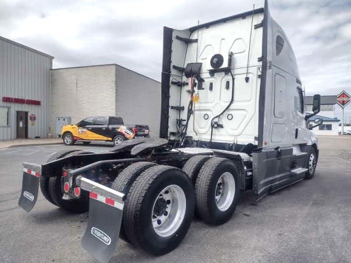 2020 Freightliner Cascadia-8