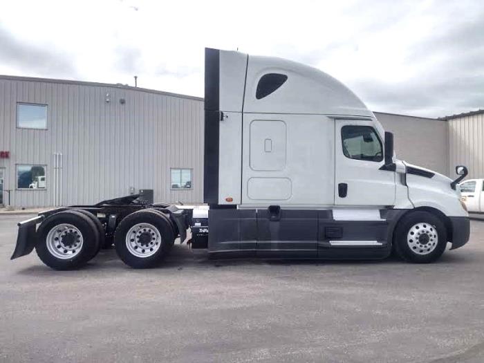 2020 Freightliner Cascadia-9